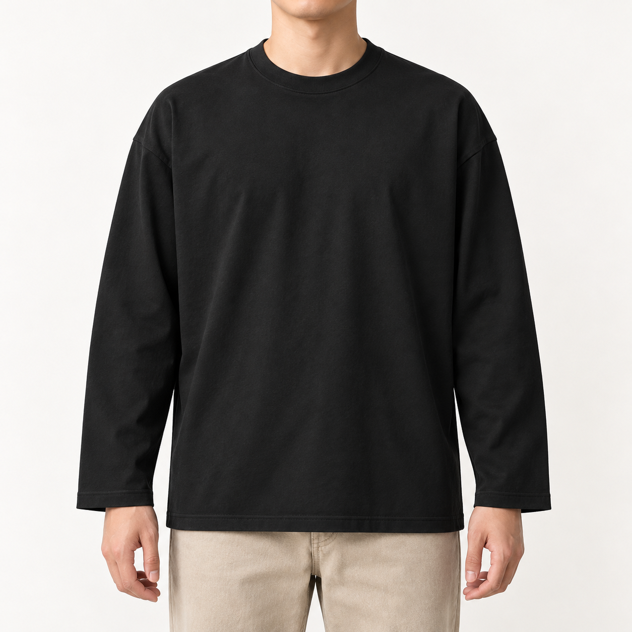 Hình minh họa form áo thun dài tay Cotton 250GSM màu đen khi mặc